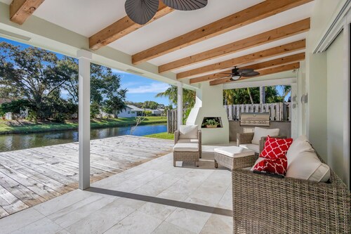 Pet Friendly Spacious 4 Bedroom House Near Beach - Sleeps 10