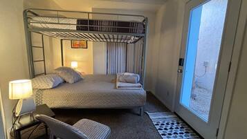 2 dormitorios, escritorio, tabla de planchar con plancha y wifi