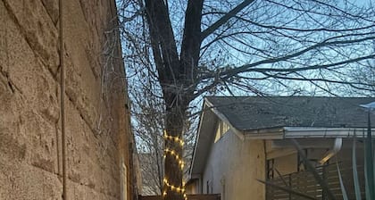 Historic Bakery Storefront-Private Yard & Laundry