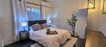 Modern Comfy Gem: 5 star Location, with Yard & Parking