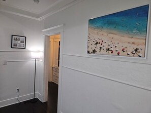 Interior - Modern Comfy Gem: 5 star Location, with Yard & Parking (Long Beach)