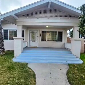 Exterior detail - Home w/Parking near Beach, Downtown & Convention Center (Long Beach)