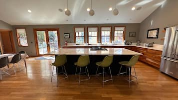 雪櫃、微波爐、廚房用具/餐具/器皿