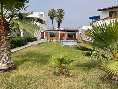 Spacious 4-bedroom house in Playa Bujama with WiFi. Private Beach close to Asia.