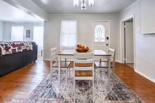 Benedictine Theme 2br 1ba