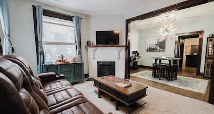 Sr Pilot Earhart Hangar Suite; 2 br K &Q, 1 Ba