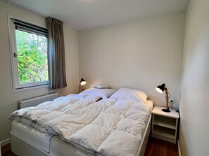 House - Unique Chalet for 5 With Garden (Sint Maartensvlotbrug)