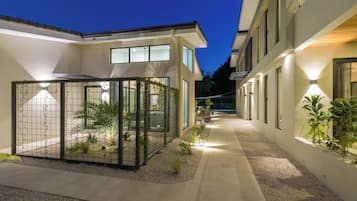 House, 2 Bedrooms, Patio, Garden View | Interior