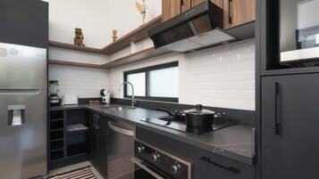 House, 2 Bedrooms, Patio, Garden View | Interior