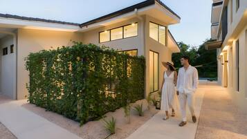 Nhà, 2 phòng ngủ, sân hiên, quang cảnh vườn | Khuôn viên nơi lưu trú