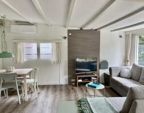 House | Balcony - Furnished Chalet in Sint Maartenszee (Sint Maartensvlotbrug)