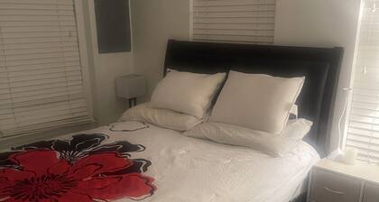 Cozy townhome with WiFi and AC in charming Beltsville