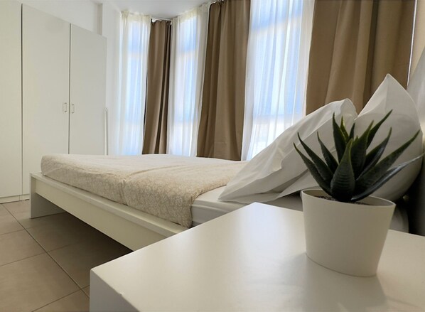 1 bedroom, iron/ironing board, travel cot, free WiFi