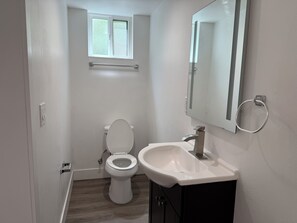 Dusche, Handtücher, Seife, Toilettenpapier