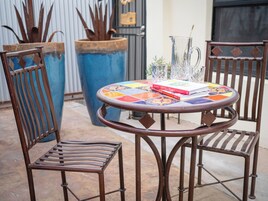 Deluxe Suite, 1 King Bed, Kitchen, Courtyard View | Terrace/patio