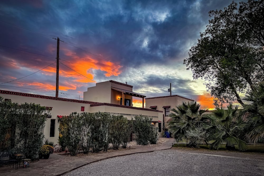 Hoosier Hot Springs & Inn - Caballo Lake State Park, NM