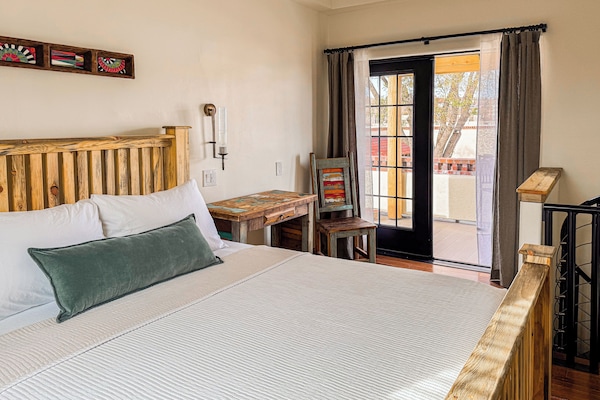Signature Suite, 1 Queen Bed, Balcony, Courtyard View | Free WiFi, bed sheets