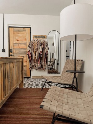 Suite Deluxe, 1 llit de matrimoni gran, cuina, vistes al pati | Sala d'estar