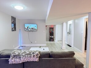 Smart-tv, pejs, bordfodbold