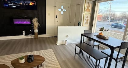 Charming Getaway | Hot Tub âą Games âą Chill Vibes