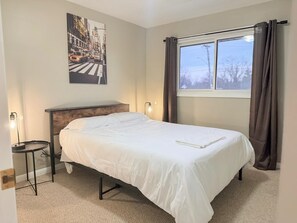 5 bedrooms, desk, iron/ironing board, free WiFi