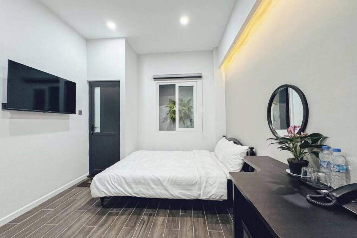 Desk, free WiFi, bed sheets