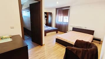 4 slaapkamers, een strijkplank/strijkijzer, wifi, beddengoed