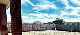Spacious 4-bedroom house in OKC Suburb with WiFi, AC