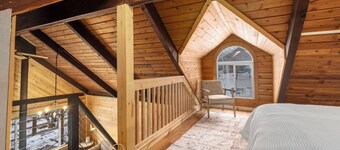 Cozy Mountain Hideaway w/ Wood Stove