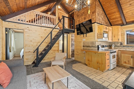 Smart TV. Cozy Mountain Hideaway w/ Wood Stove