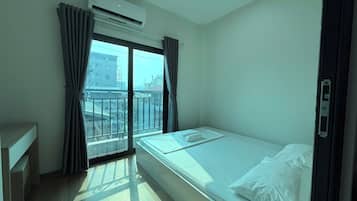 Deluxe Apartment, Balcony, City View | Teres/patio