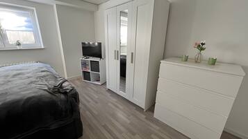 1 quarto, Wi-Fi de cortesia, roupa de cama