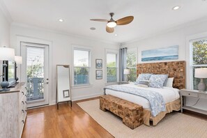 4 bedrooms, desk, iron/ironing board, travel cot - Seagrove Beach 4BR near Seaside • Steps to Deeded Access & Pool • Sleeps 11 (Santa Rosa Beach)