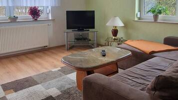 Fernseher, DVD-Player, Stereoanlage