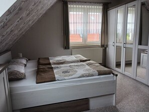 2 bedrooms, iron/ironing board, free WiFi, bed sheets