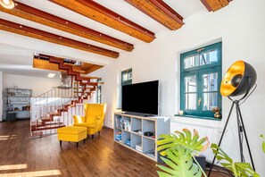 Interior - Apartment 'Elbloft Radebeul Mit' with Private Terrace and Wi-Fi (Radebeul)