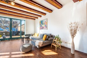 TV - Apartment 'Elbloft Radebeul Mit' with Private Terrace and Wi-Fi (Radebeul)