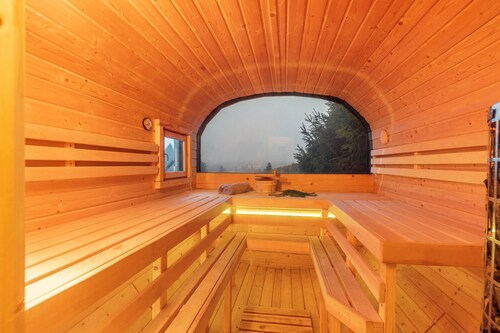 Ferienhaus 'Waldzauber-Winterberg' mit Bergblick, privater Terrasse und Wi-Fi