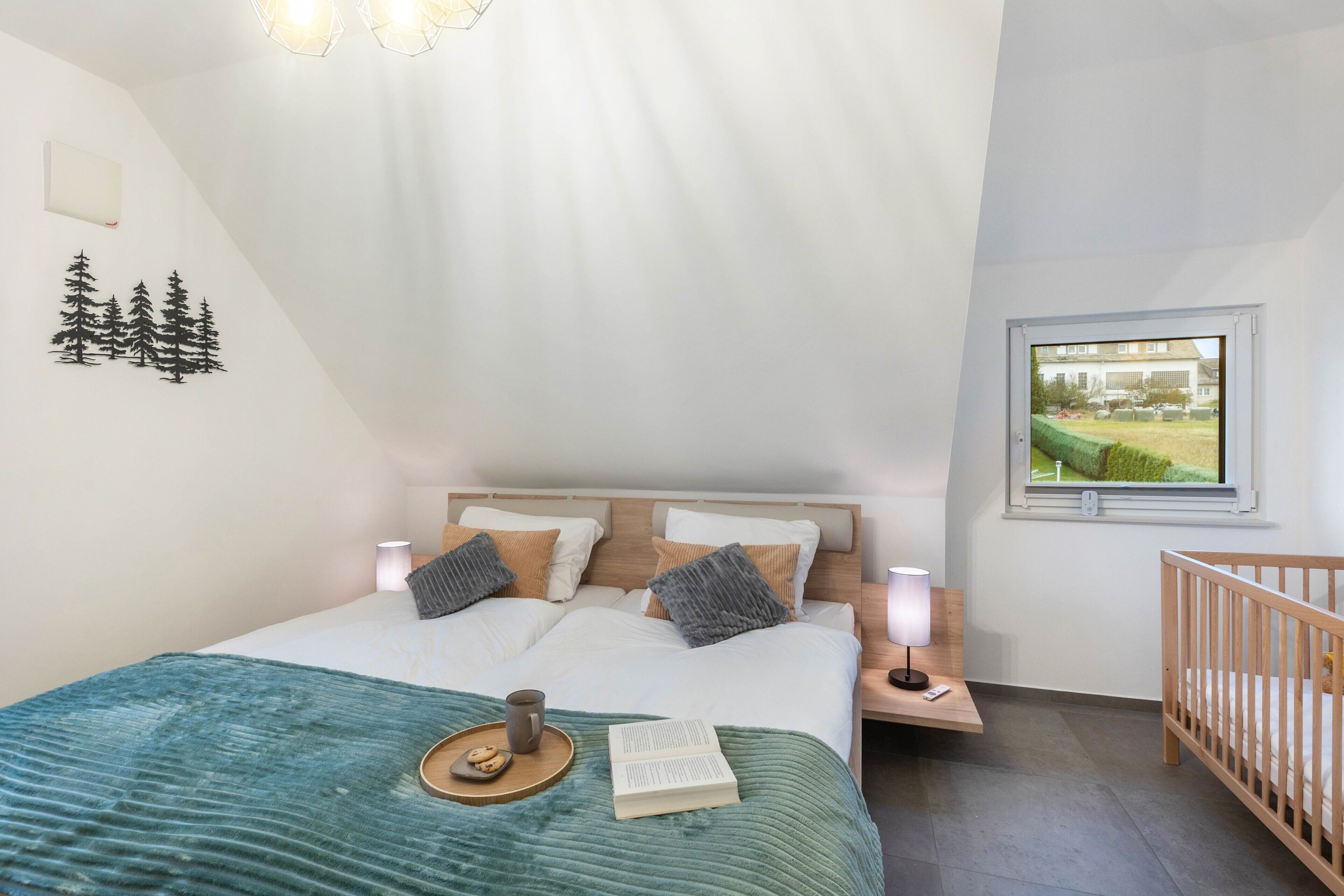 4 makuuhuonetta, silitysrauta/-lauta, ilmainen Wi-Fi, vuodevaatteet