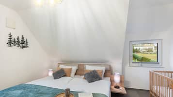 4 makuuhuonetta, silitysrauta/-lauta, ilmainen Wi-Fi, vuodevaatteet