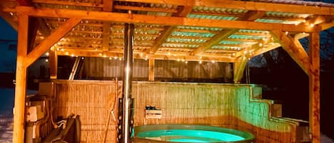 Bain à remous extérieur