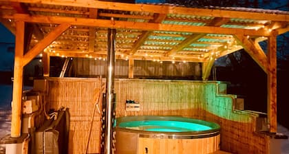 Ferienhaus 'Zur Schwalbe' mit Privatterrasse, Whirlpool und privatem Garten