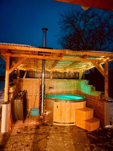 Ferienhaus 'Zur Schwalbe' mit Privatterrasse, Whirlpool und privatem Garten