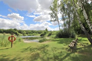 Property grounds - Holiday Home 'Zur Schwalbe' with Private Terrace, Wi-Fi and Air Conditioning (Oberuckersee OT Melzow)