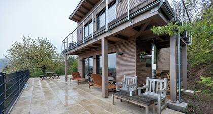 Ferienhaus 'Mit Panoramablick' mit Bergblick, Gemeinschaftsterrasse und Wi-Fi