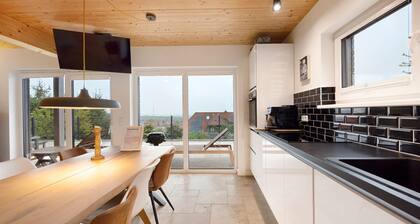 Ferienhaus 'Mit Panoramablick' mit Bergblick, Gemeinschaftsterrasse und Wi-Fi