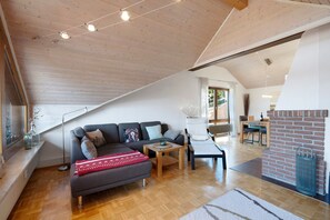 TV, fireplace, DVD player, stereo