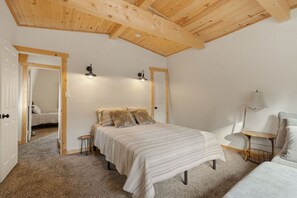 2 Schlafzimmer, Schreibtisch, Bügeleisen/Bügelbrett, kostenloses WLAN