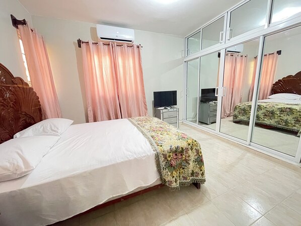 3 bedrooms, iron/ironing board, WiFi, bed sheets