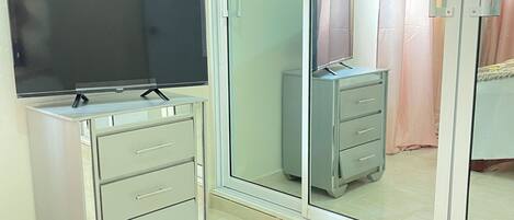 3 dormitoris, planxa i posts de planxar, wifi i roba de llit